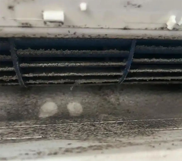 和硕空调吹的风有股烧焦味是怎么回事